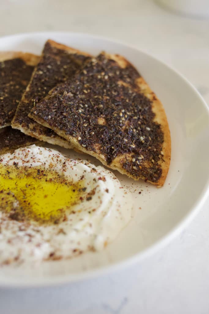 za'atar manakish, zaatar manakish, za'atar manakeesh, za'atar manakish, how to make za'atar, how to make zatar, easy zatar manakish, easy za'atar manakish, how to make manakish, how to make manakeesh, manakish recipe, zatar recipe, zatar, za'atar recipe, manakeesh recipe