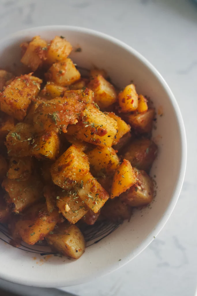 batata harra, how to make batata harra, batata harra recipe, lebanese spicy potatoes, how to make lebanese spicy potatoes, garlic chilli potatoes, lebanese spicy potatoes recipe, recipe batata harra, 