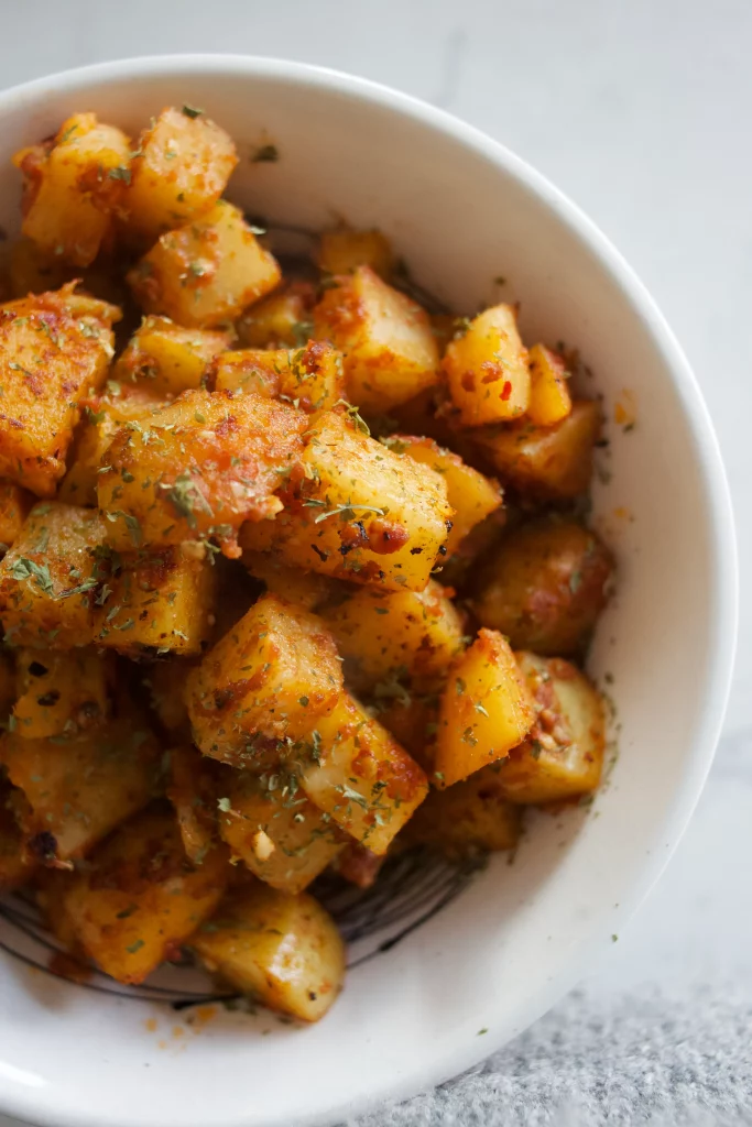 batata harra, how to make batata harra, batata harra recipe, lebanese spicy potatoes, how to make lebanese spicy potatoes, garlic chilli potatoes, lebanese spicy potatoes recipe, recipe batata harra, 